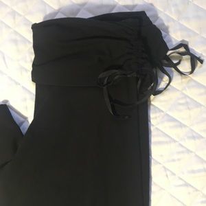 Victoria's Secret Pants - NWOT Victoria’s Secret Cropped Yoga Pants Small Victoria's Secret Pants - NWOT Victoria’s Secret Cropped Yoga Pants Small